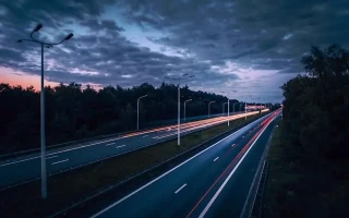 Тлумачення сну про автобан: швидкість життя і пошук напрямку