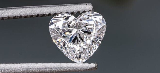 Тлумачення сну про Алмаз: від блиску до глибин людської душі